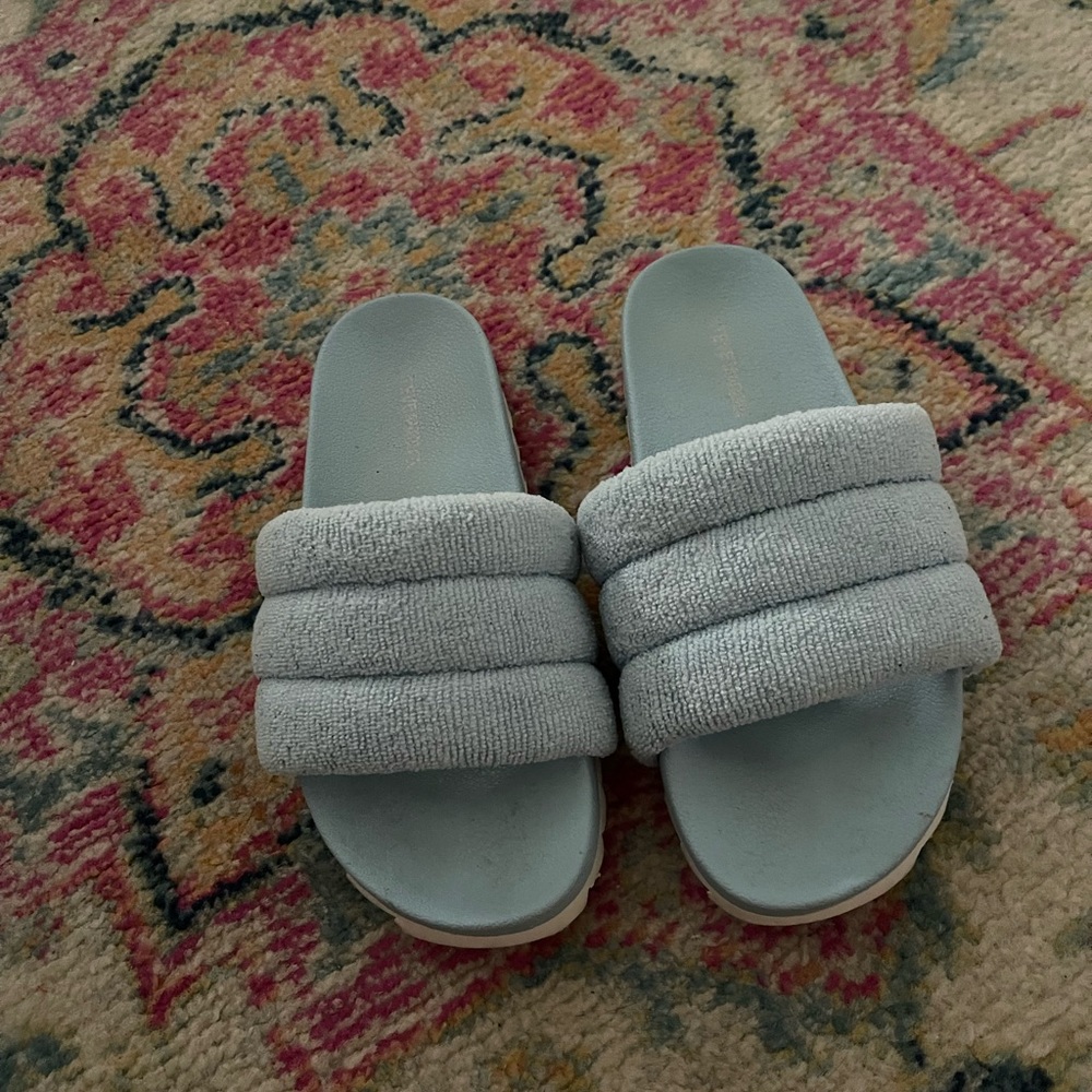 Steve madden terry cloth sandals